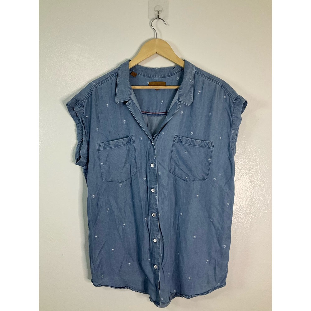 Size Medium Jachs Girlfriend Jean Short Sleeve Palm Tree Button Up